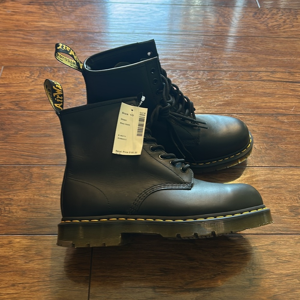 Dr. Martens Men's Smooth Leather Boot NEW - Picture 2 of 6